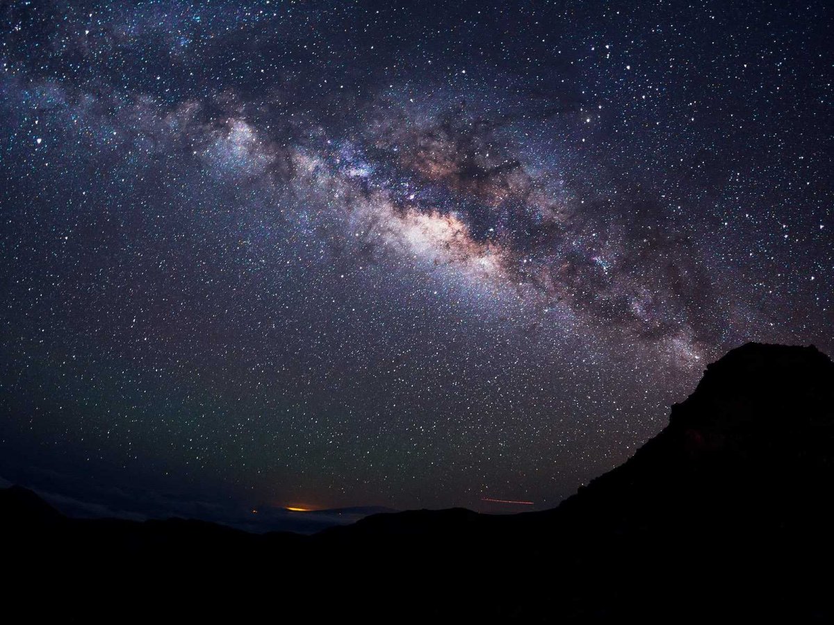 the-summit-of-haleakala-in-haleakala-national-park-hawaii-is-one-of-the-best-places-in-the-world-to-view-the-starry-night-sky